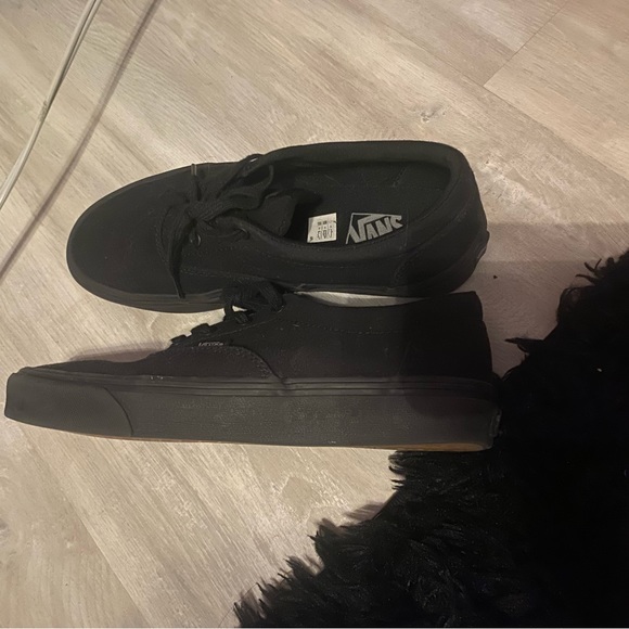 Black Vans. Worn only once. Great condition. No box - Picture 6 of 6